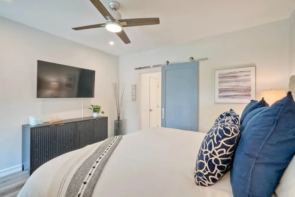 La Costa Comfort - Resort-style Living for 2