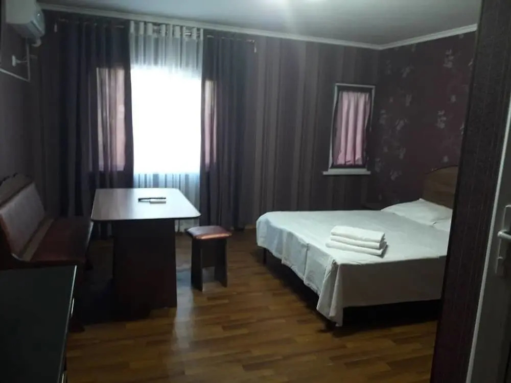 Guest House on ul Yaltinskaya 121 A