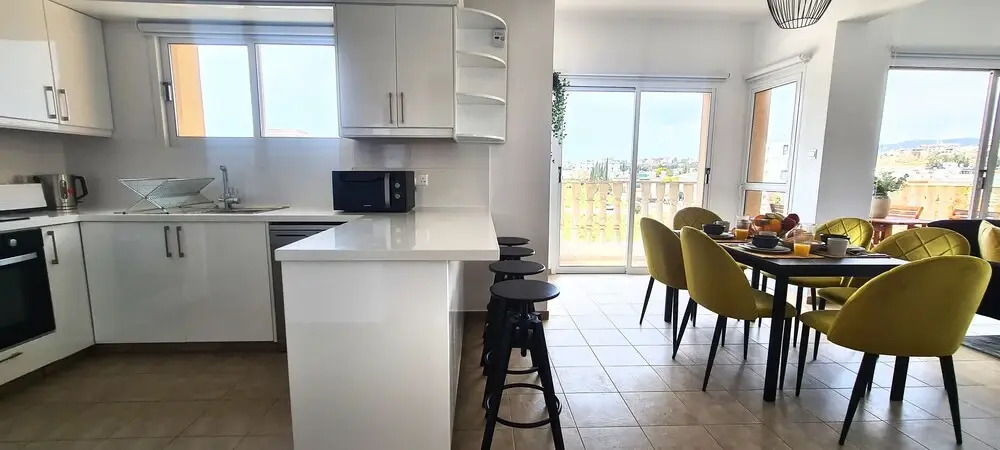 Phaedrus Living: Cityview Luxury Flat Walnut Grove 304