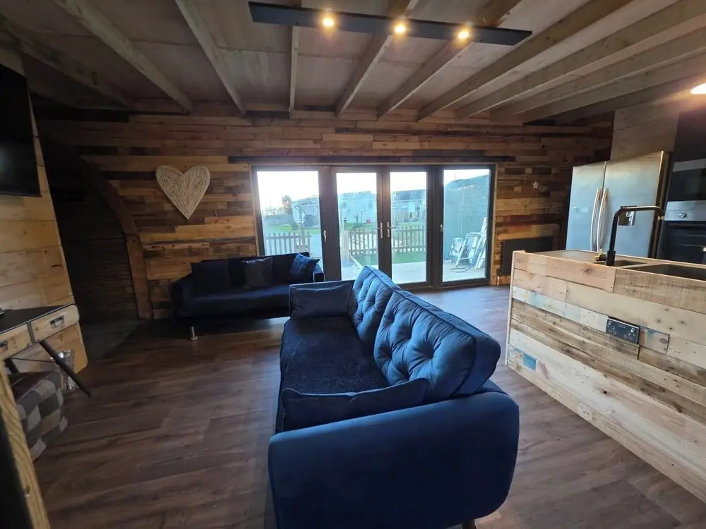 Tall Pines Lodge - Dog Friendly, Nr Sutton on Sea