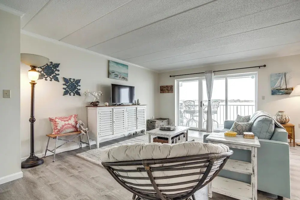 Pool & Boardwalk Access: Bayfront Ocean City Condo