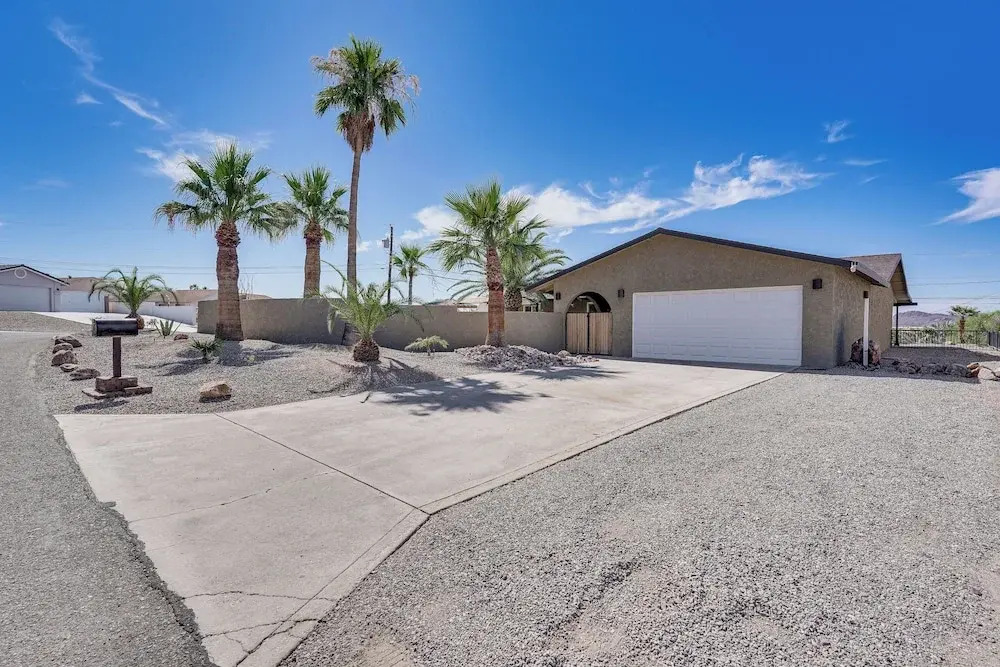 5 Mi to Beach: Poolside Paradise in Lake Havasu!
