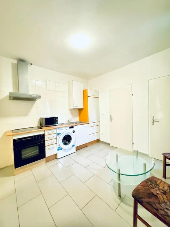 Cozy 2BR Apt Sleeps 6 Direct City Access