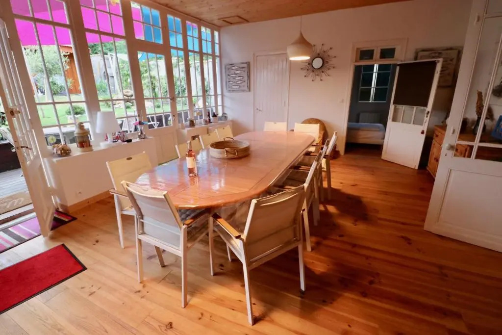 Lovely renovated cottage 150m from the beach
