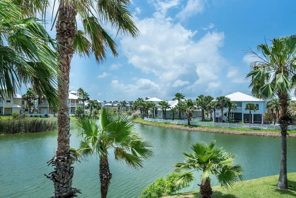 The Original Purple Pelican - 3 Br Home