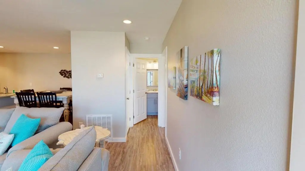 AH-E117 Remodeled First Floor Condo, Across From The Shared Pool & Hot Tub, Near Marina & Ferry