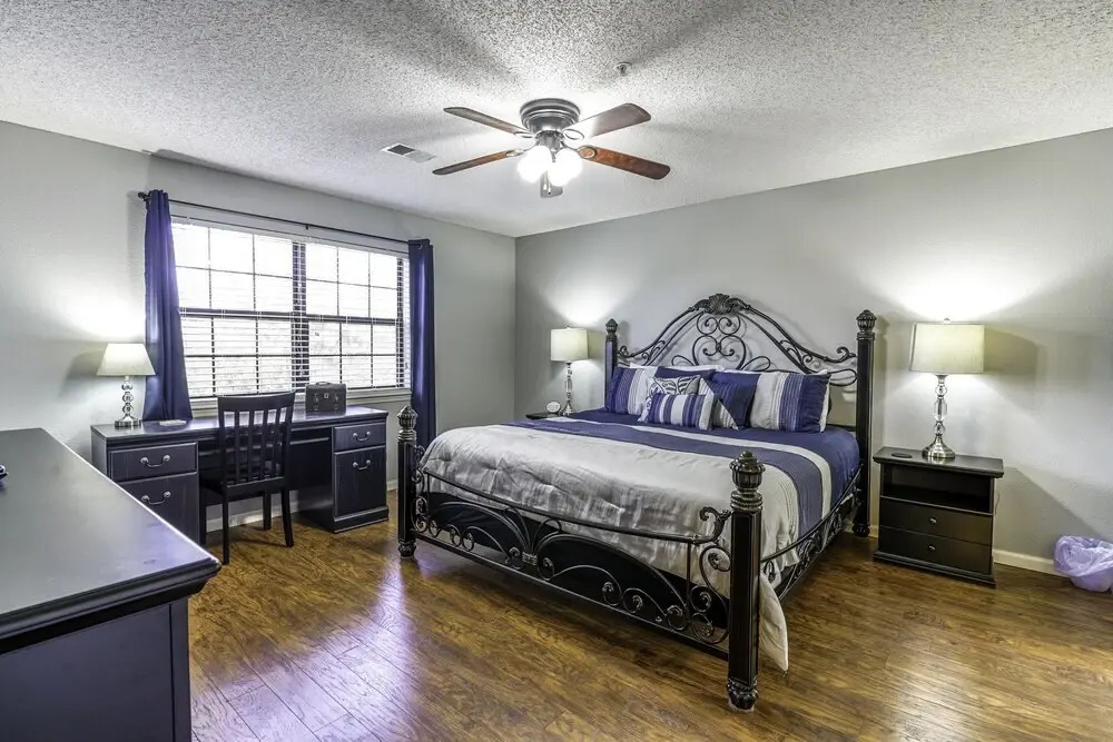 Updated 2 Bedroom , Penthouse Condo, Central Location, 2 Pools , Hot Tub, WIFI:( Foothills A-20 )