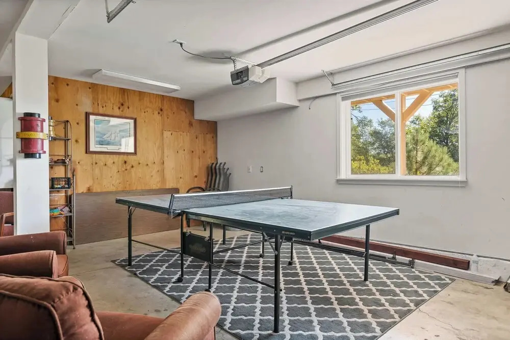 Bearfoot Lodge Near Hiking & Skiing!