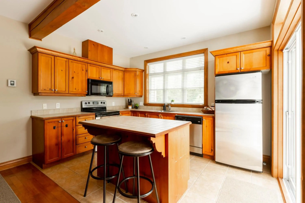InstantSuites - Cheerful 3 Bedroom Cottage On Golf Course