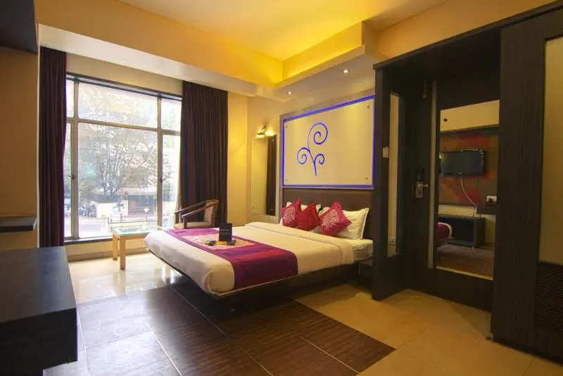 Rapid Lakme Executive Hotel