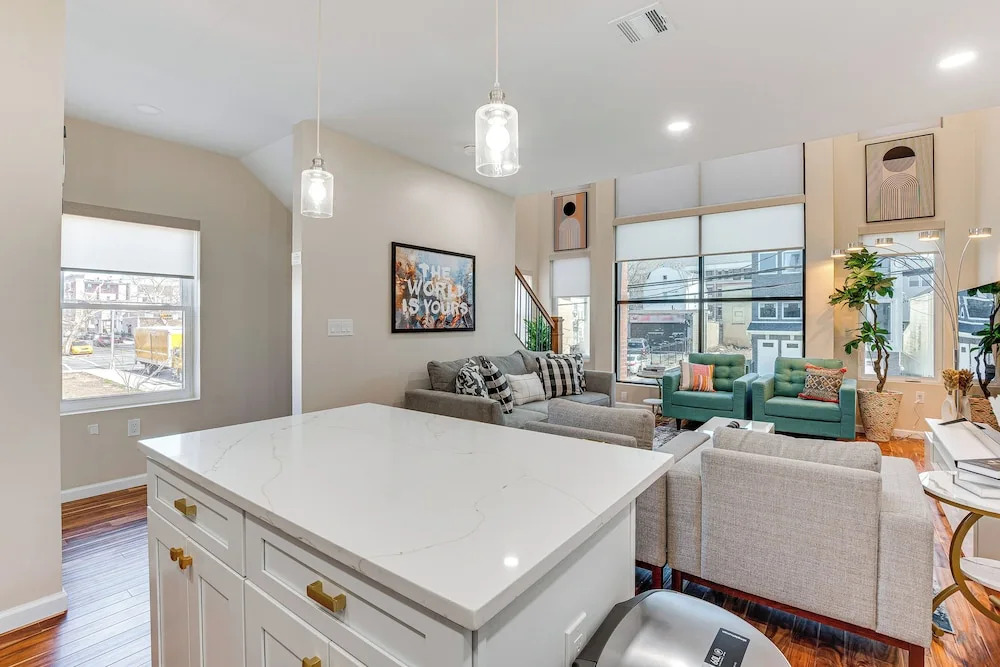 Luxe Newark Retreat w/ Rooftop Deck: Pets Welcome!