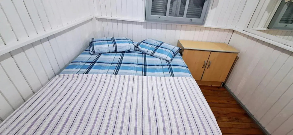 CASA completa em TORRES-RS - Na mais bela praia Gaúcha - Cozinha - Banheiro - Ar condicionado - Smart TV 32 Android Apps Youtube - Netflix - Prime Vídeo e Wi-Fi - Estacionamento - Acomoda até 10 pessoas - Anfitriã Superhost no BnB
