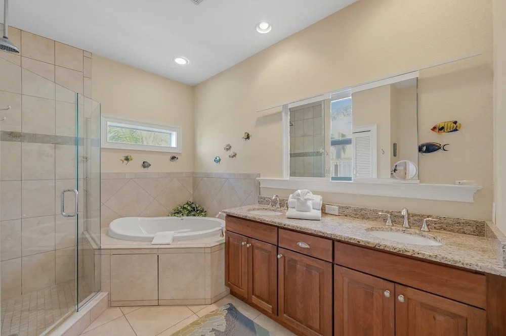 102 6Th St S- Upstairs Home