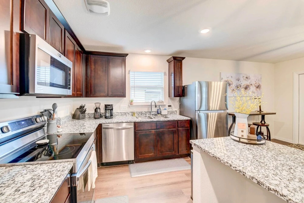 6 Mi to Waco! Home for Families + Pets