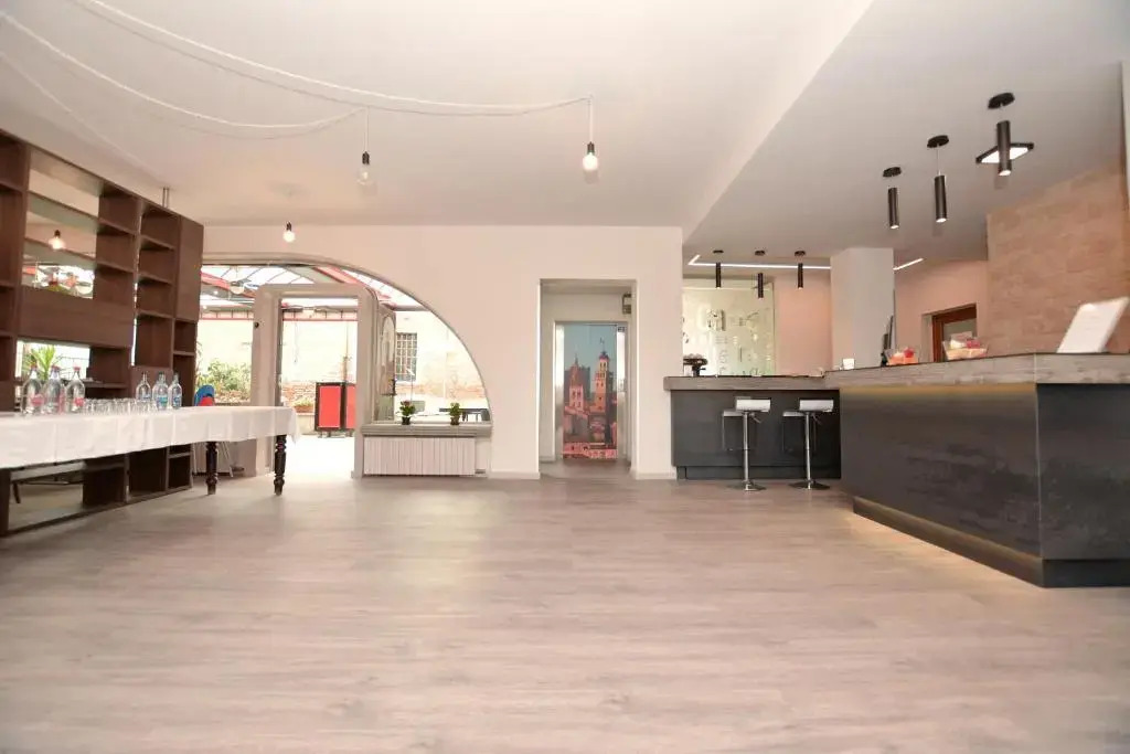 Hotel & Apartments " Perpoin "