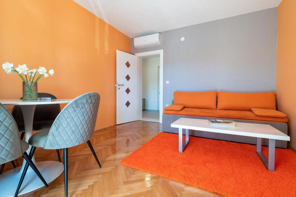 Apartments & rooms Leon