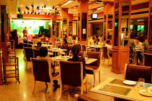 Royal Pacific Hotel