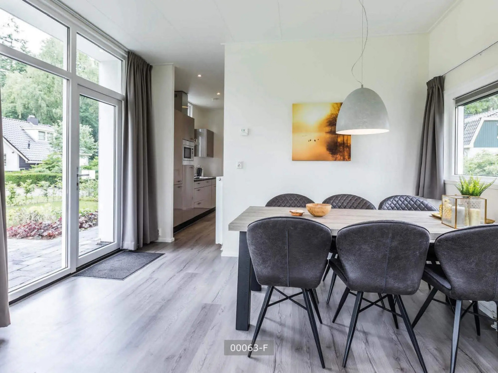 Nice chalet with dishwasher, in a holiday park in the middle of De Veluwe