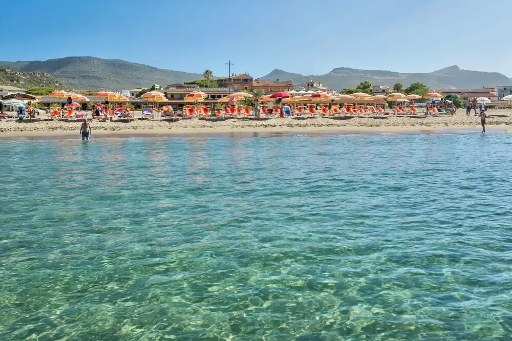 Residence with private beach in Bosa Marina