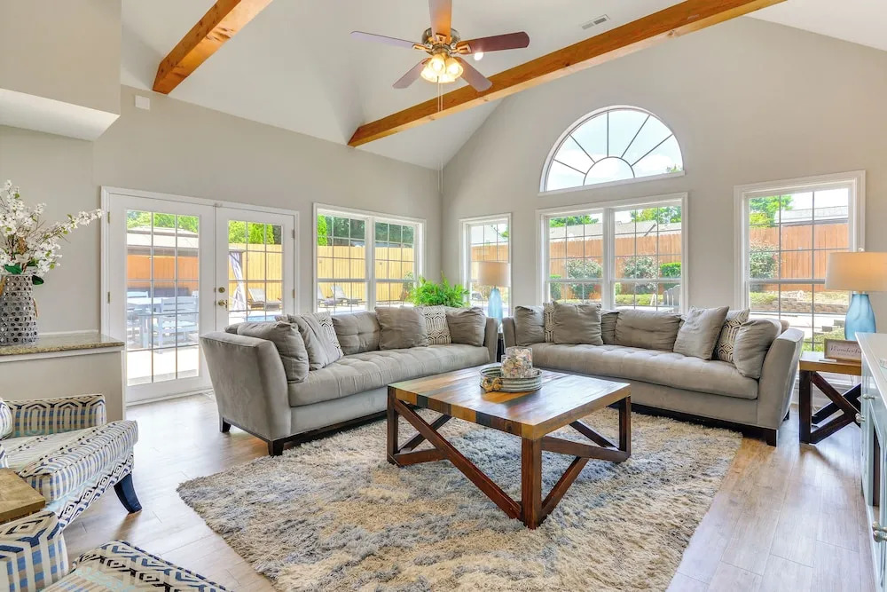 Fenced Yard & Ping-pong Table: Spacious Graham Gem