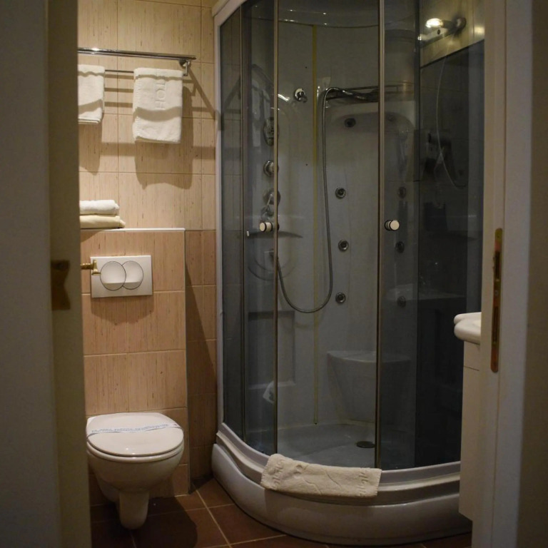 Queens Astoria Design Hotel
