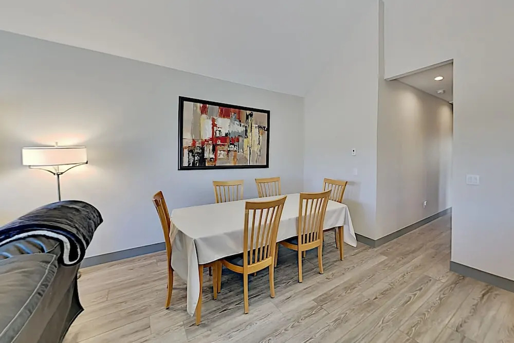 Brand-new Townhome W/ Private Balcony & Fireplace 3 Bedroom Townhouse