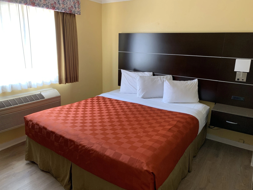 Olive Tree Inn & Suites, a Howard Johnson by Wyndham