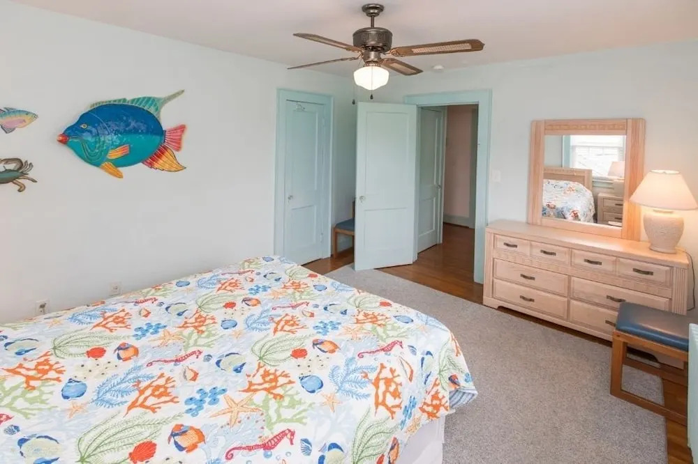 Sea Dog 5 Bedrooms 3 Bathrooms Home