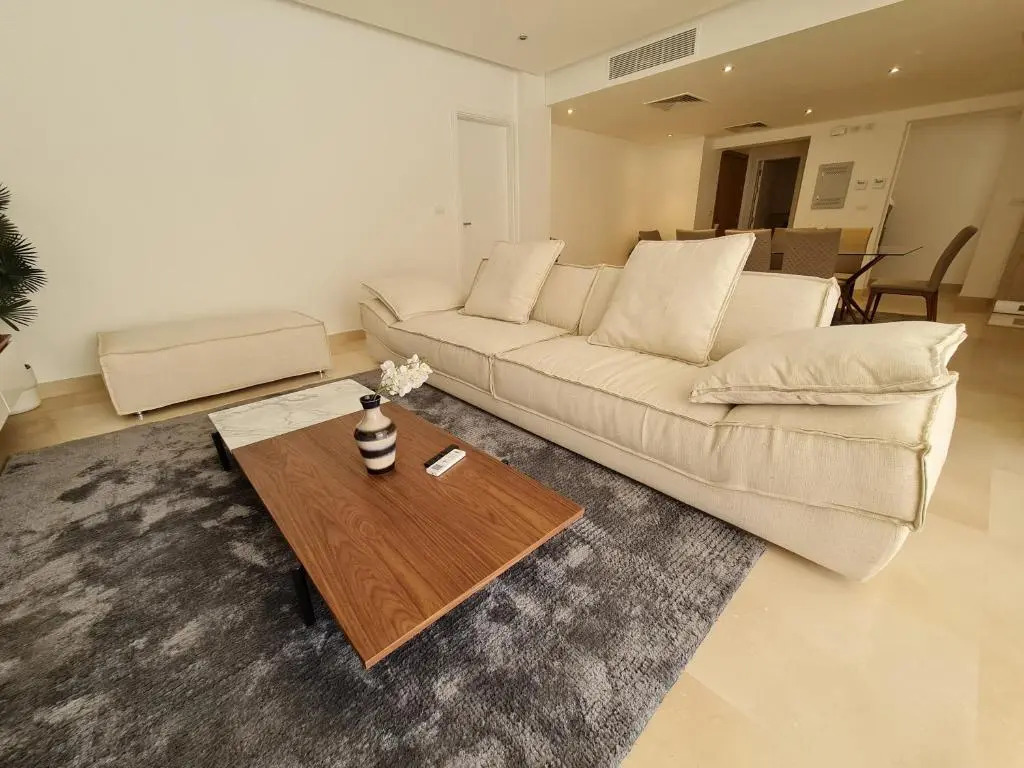 Seaview 3 BR with Beach & Pool access BBQ in Mangroovy