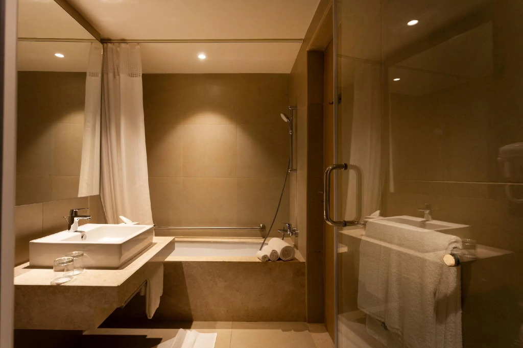 Holiday Inn Express & Suites Bengaluru Old Madras Road by IHG