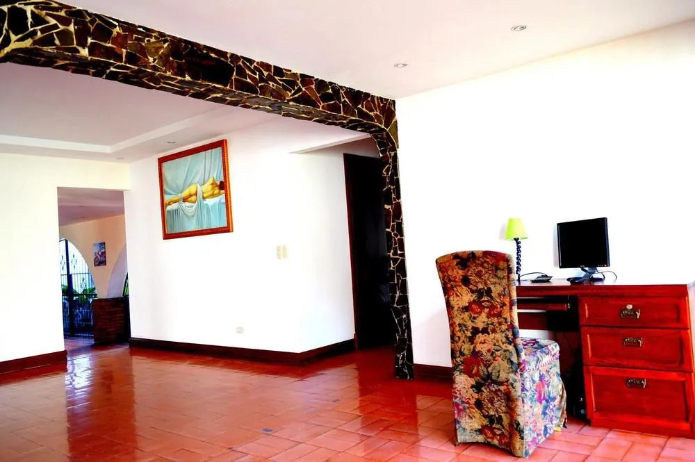 Nest Hotel B & B