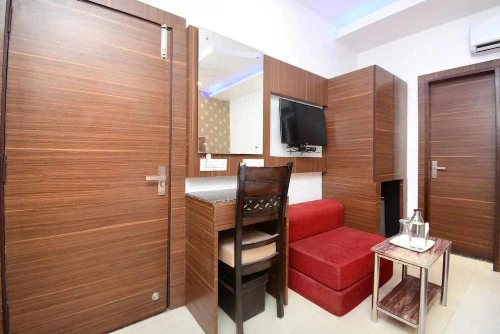 Collection O Hotel Platinum Inn And Suites