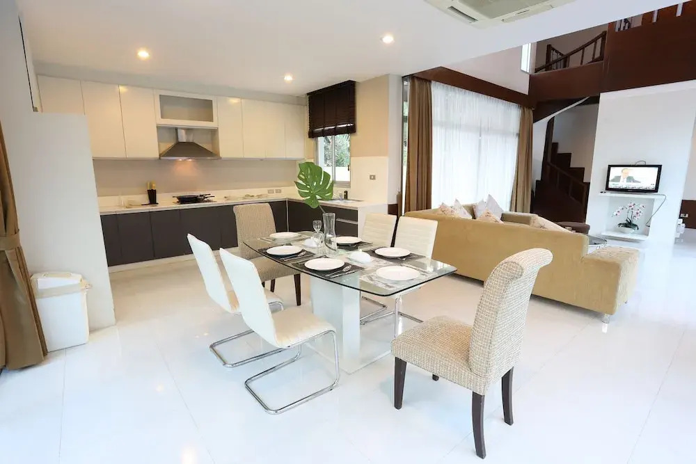 AnB Pool Villa 3BR Glass House in Pattaya