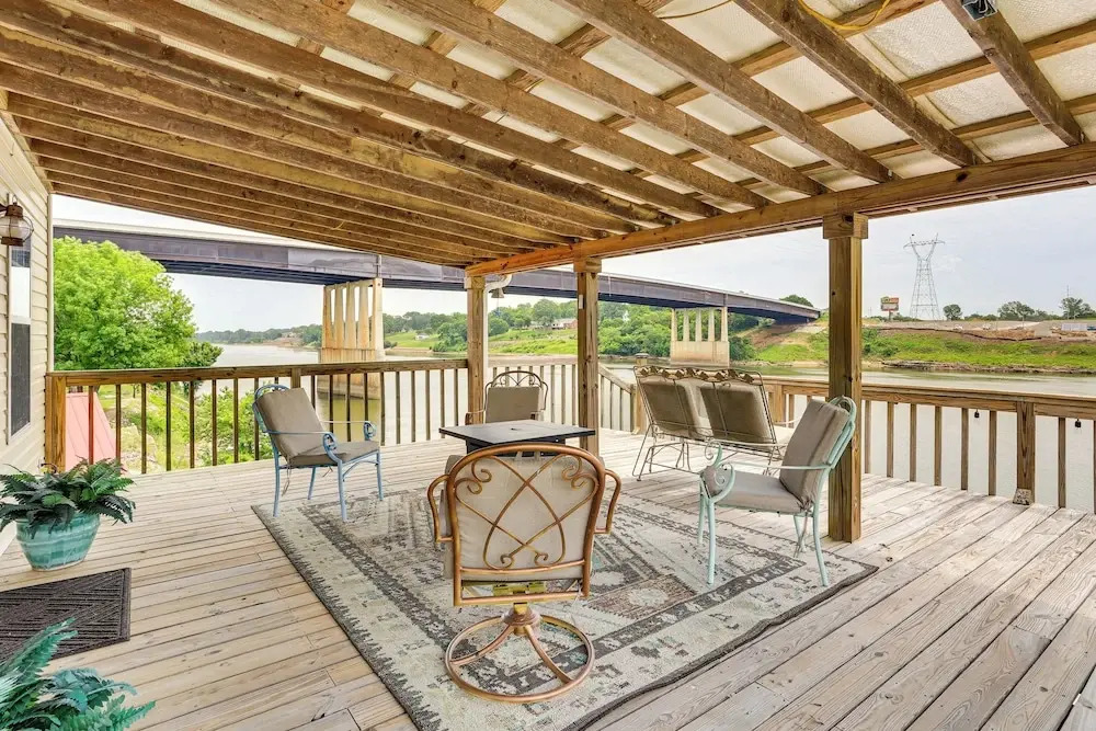 Tennessee River Retreat: Multi-level Deck & Views