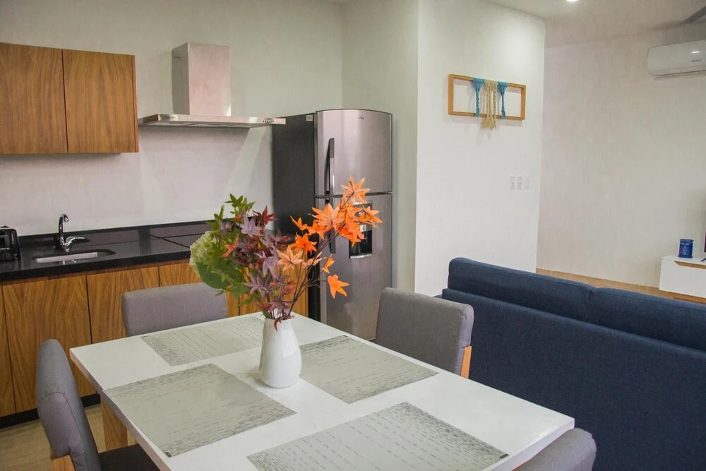 Fantastic Condo Perfect for Relaxation Yoga Massage Room in Building Rooftop Pool Sunbeds