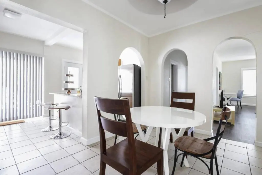 Two Bedroom In Trendy Area