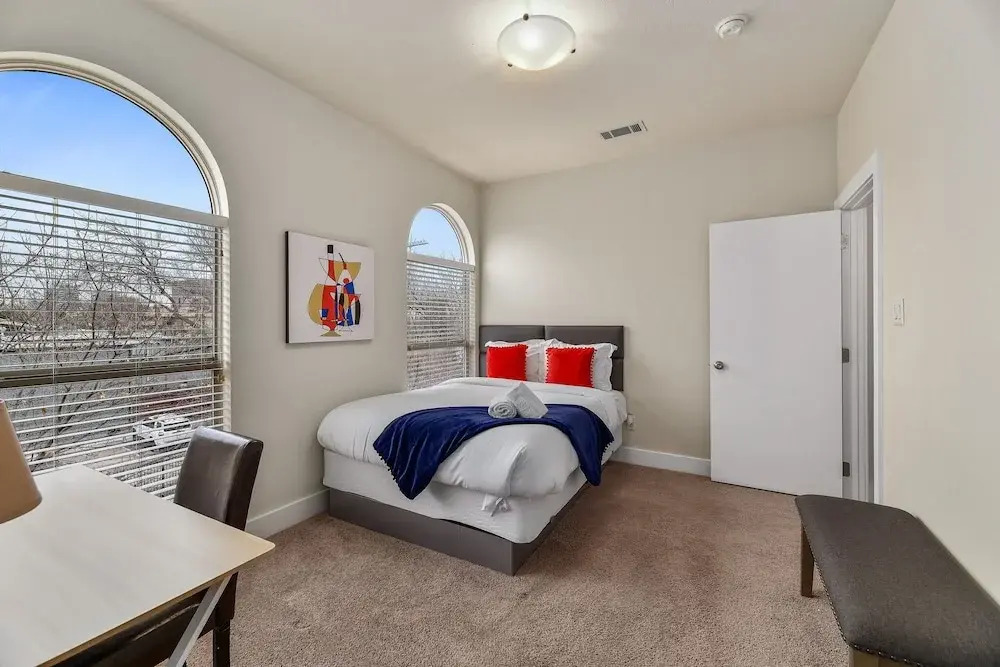 CozySuites Oak Lawn with great rooftop