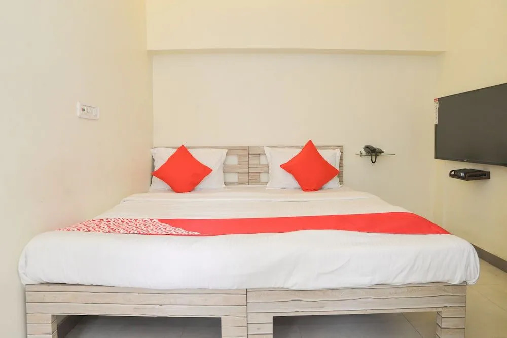 OYO 13138 Airport Motel