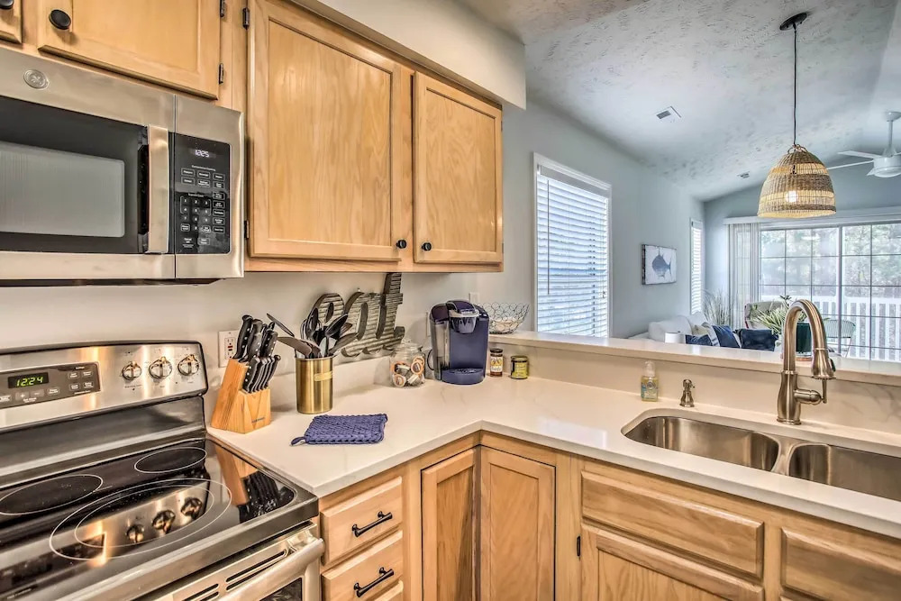 3 Community Pools: Golf Course Condo in Longs
