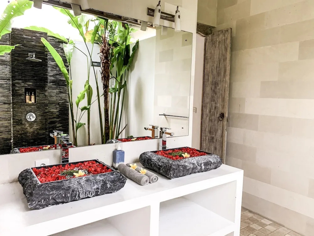 Villa Bodhi Kulture - Huge 5 BR Luxury Villa for families and groups in Canggu - Bali