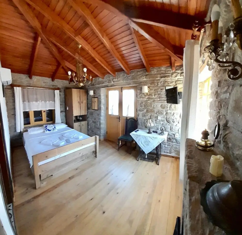 Sari Keçi̇ Taş Otel
