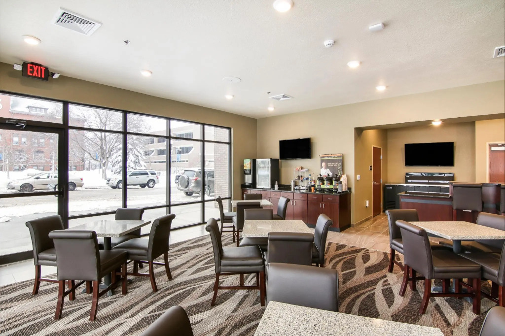 Cobblestone Hotel & Suites - Two Rivers