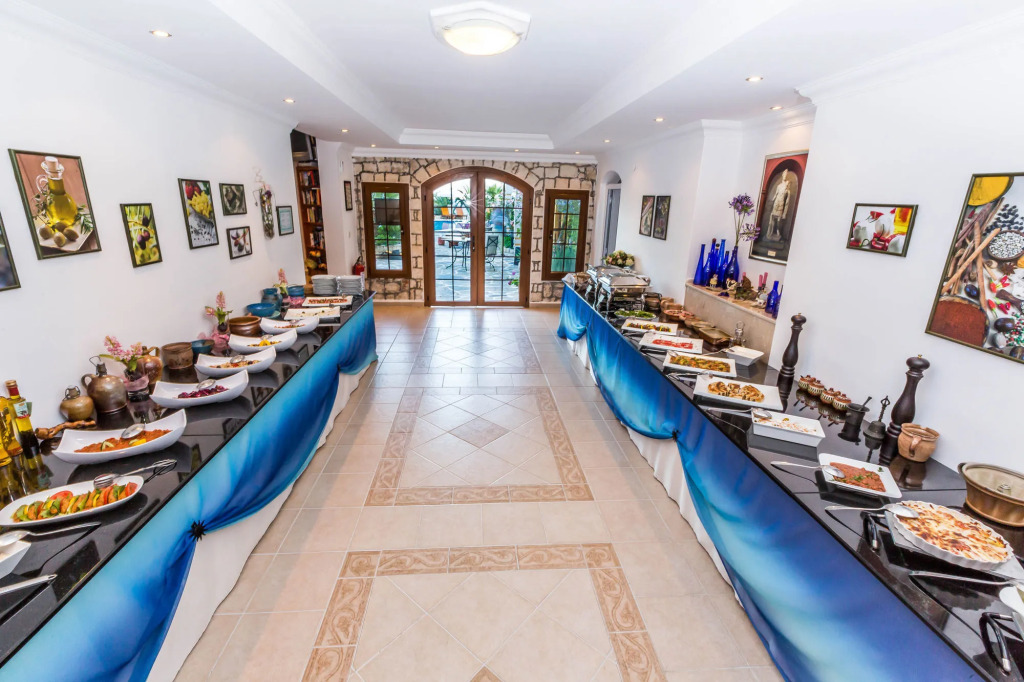Hadrian Hotel