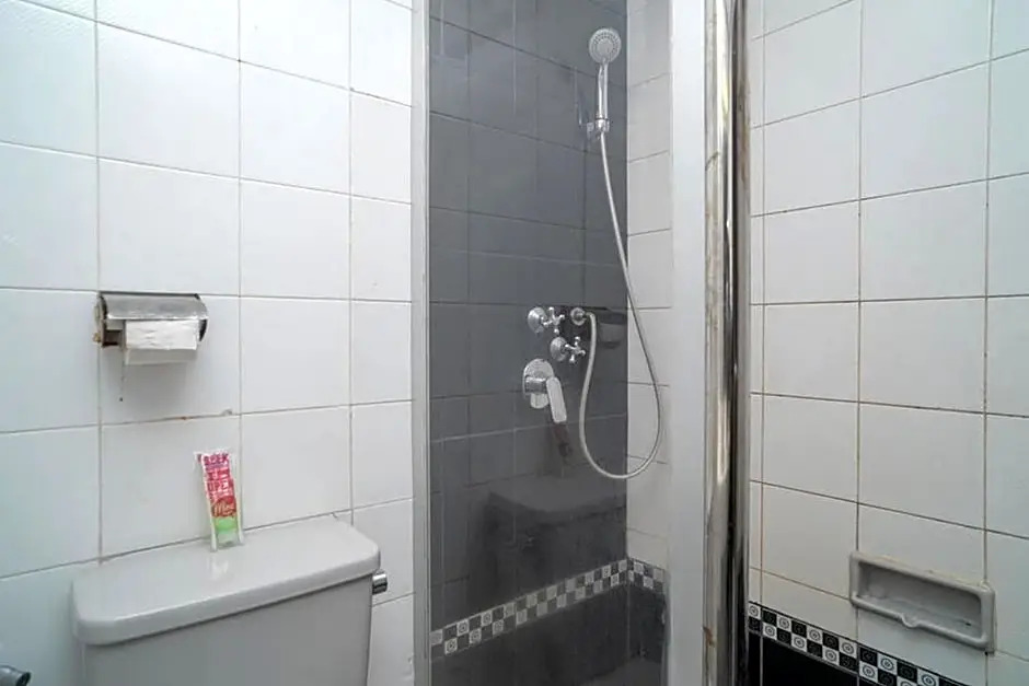 RedDoorz Plus near Pasar Anyar Bogor