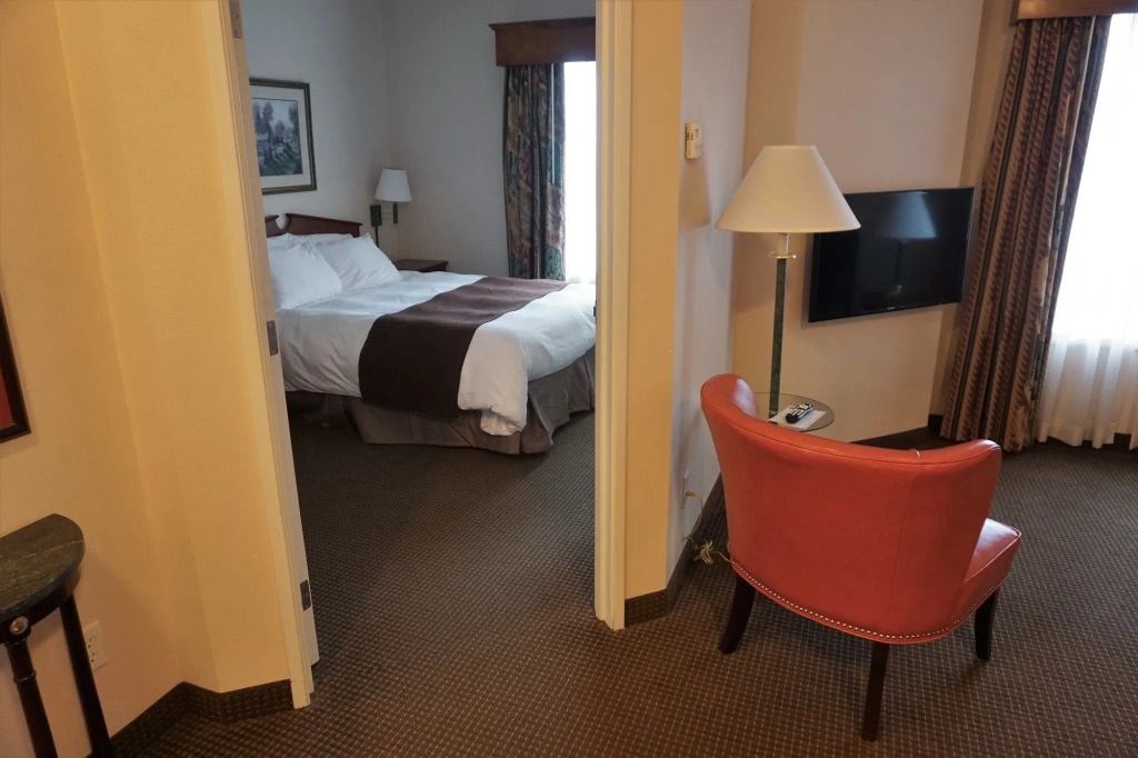 River Hills Hotel