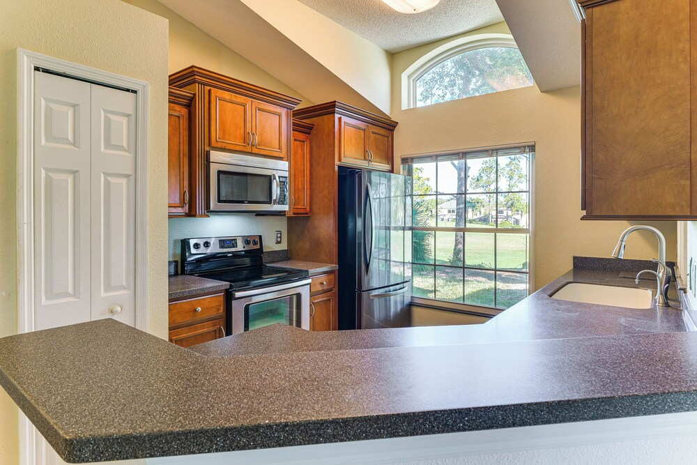 23 Mi to Disney: Family-friendly Golf Course Home!