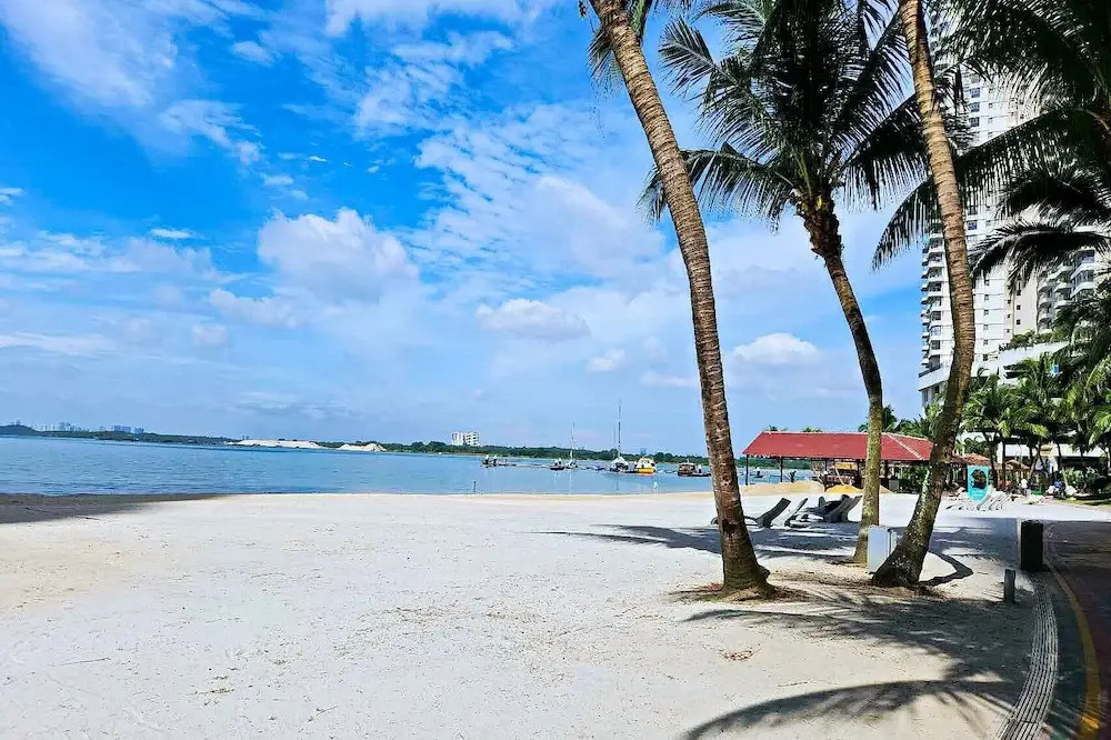 Scenic Country Garden Danga Bay by Lions Bay