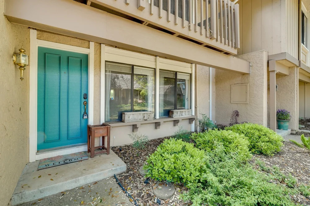 Sunny San Jose Townhome - Family Friendly!