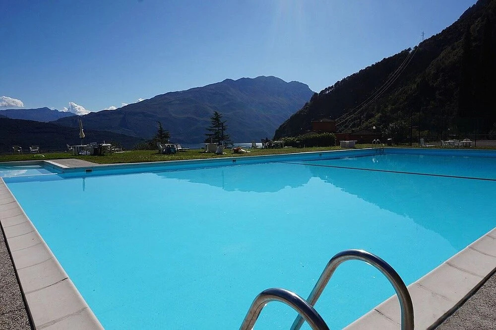 Large Apartment for 6 People With Swimming Pool, Tennis, Bbq and Private Garage