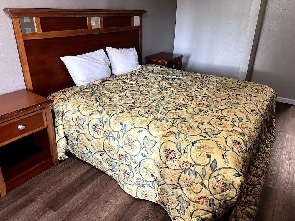 Budget Plaza Motel